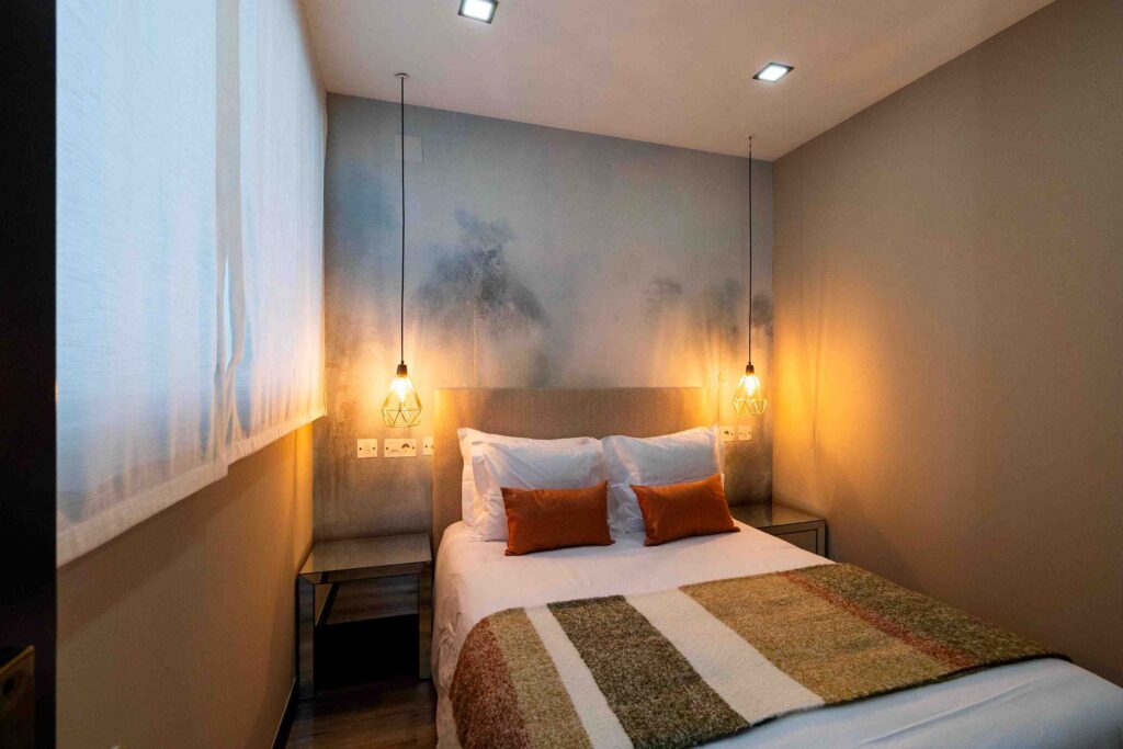 Quarto 14_charm flats_004_17_11zon