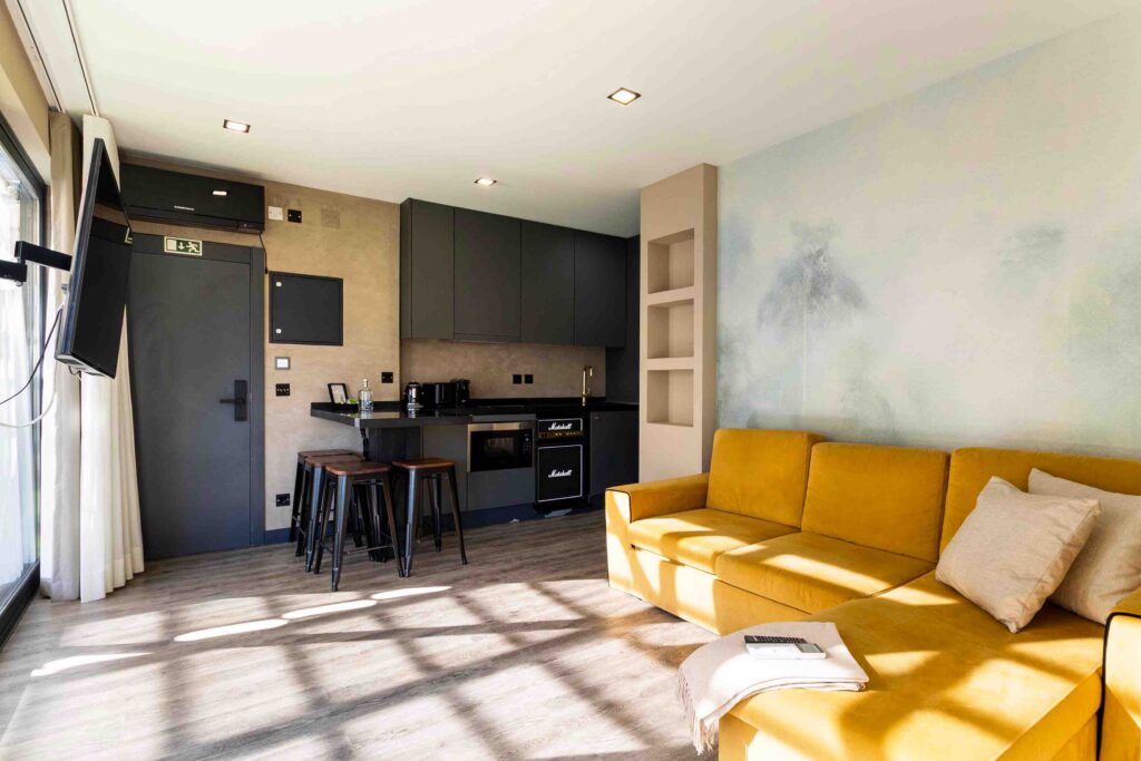 Quarto 15_charm flats_002_31_11zon
