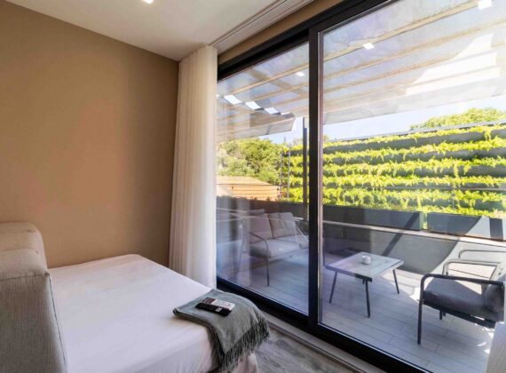 Two Bedroom Flat with Terrace